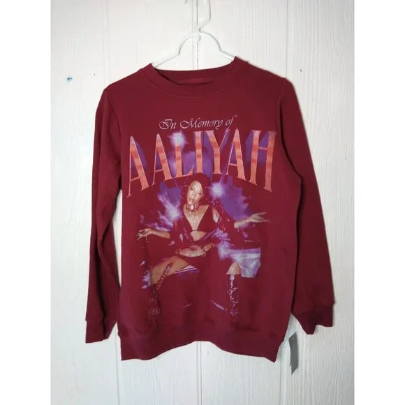 In Memory of Aaliyah Sweatshirt Women’s XS Maroon Red Long Sleeve Pullover NWT - Picture 1 of 6